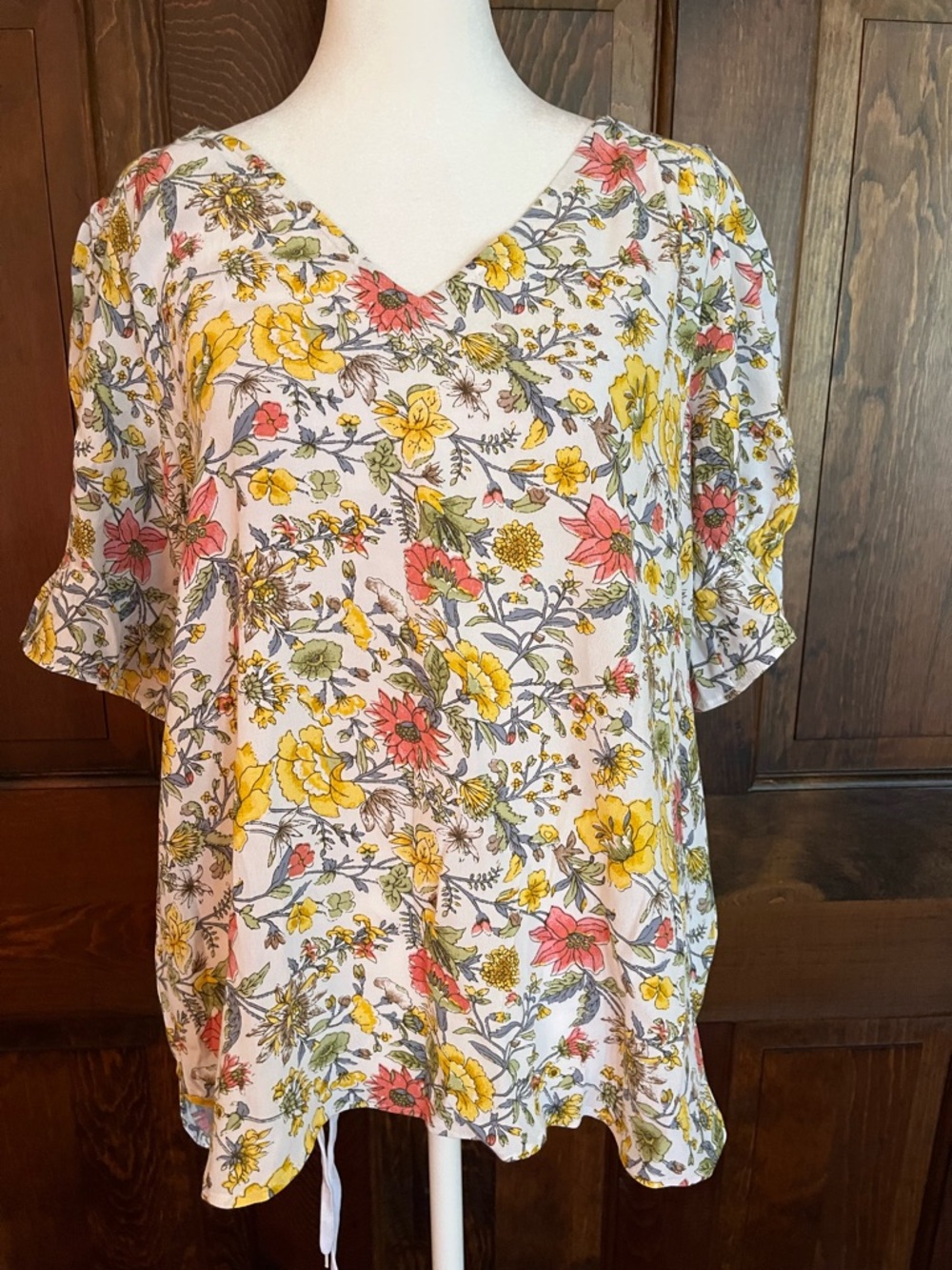 Women’s Floral V-Neck Short Sleeve Top in White with Yellow & Coral Flowers